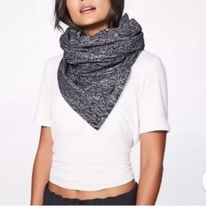 Lululemon Vinyasa Scarf / Dark Grey & White Stripe Marled